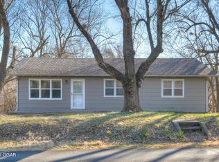 1601 Pineville Rd, Neosho, MO 64850