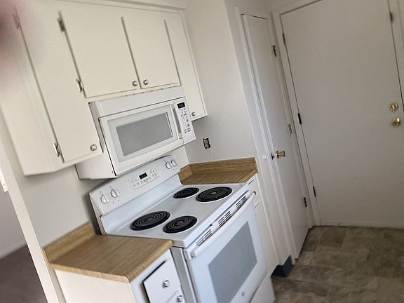 3rd image of 3551 Vista Grande Blvd