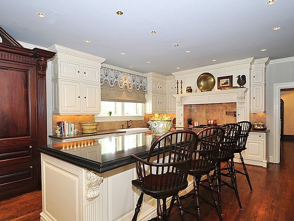 Prominent Designer Clive Christian Kitchen