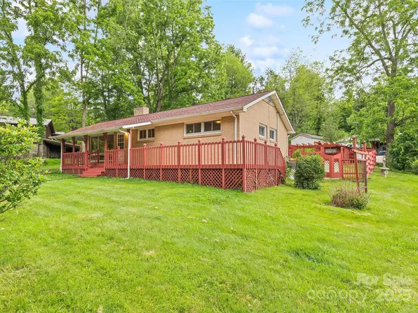 748 East St, Waynesville, NC 28786