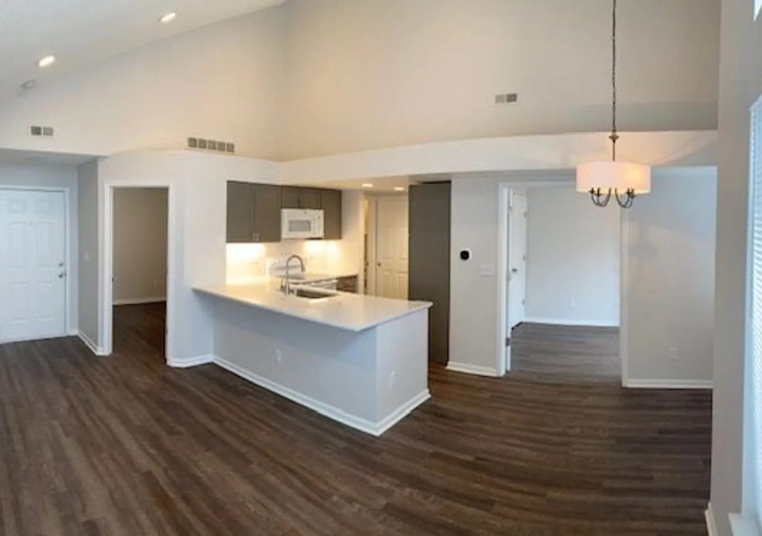 Bright Two Bedroom Condo at Powderhorn — Photo 2