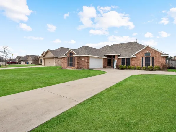 1506 Golden Spike Dr, Ennis, TX 75119