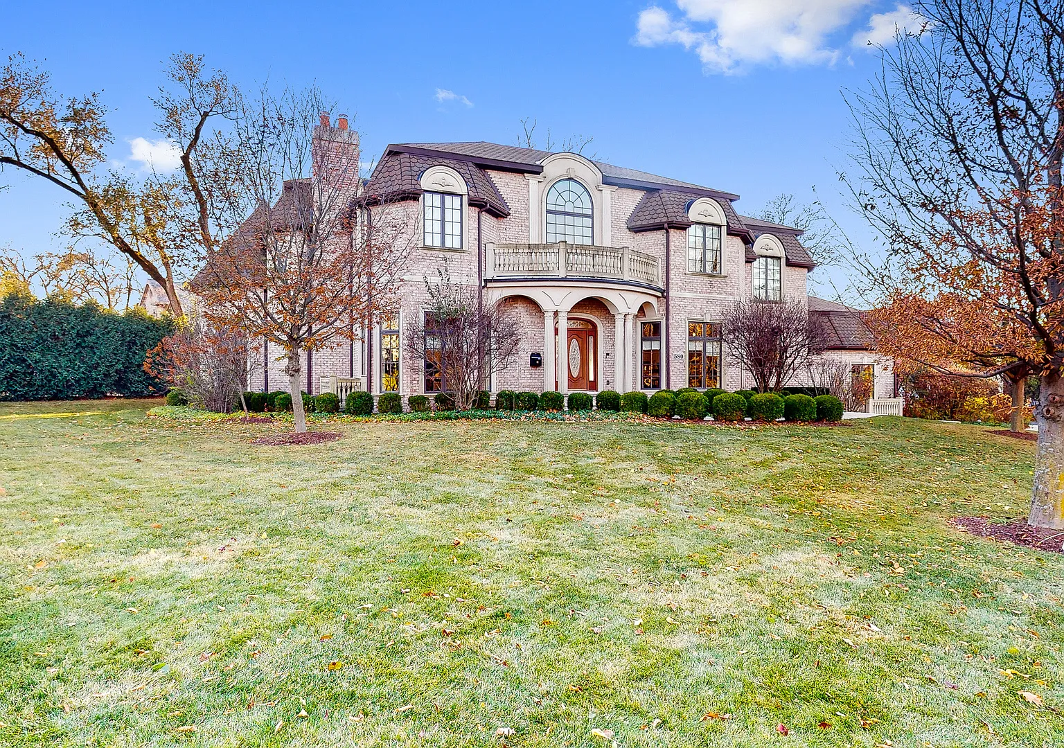 5 bed, 5.5 bath, 4089 sqft, $14,900 — Photo 1