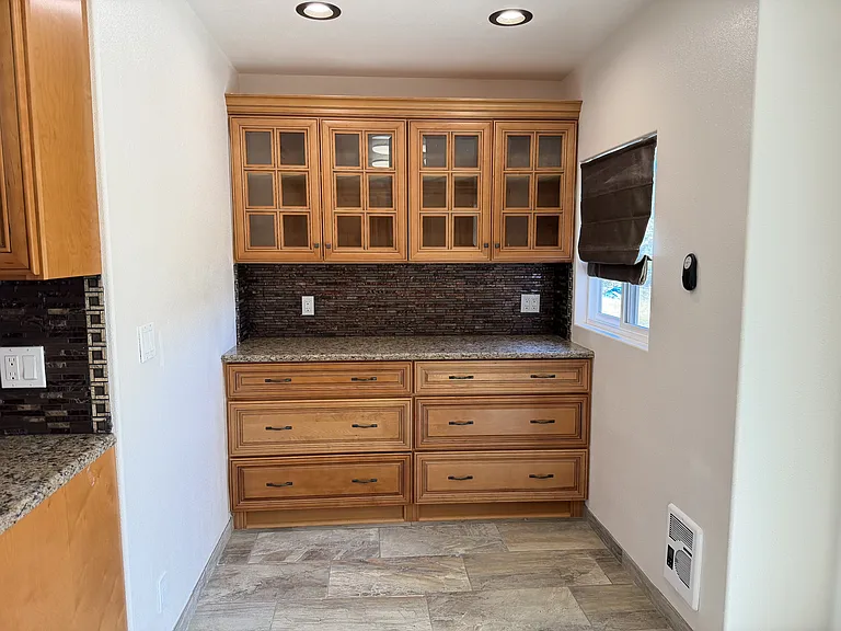 304 Oak St — Photo 13