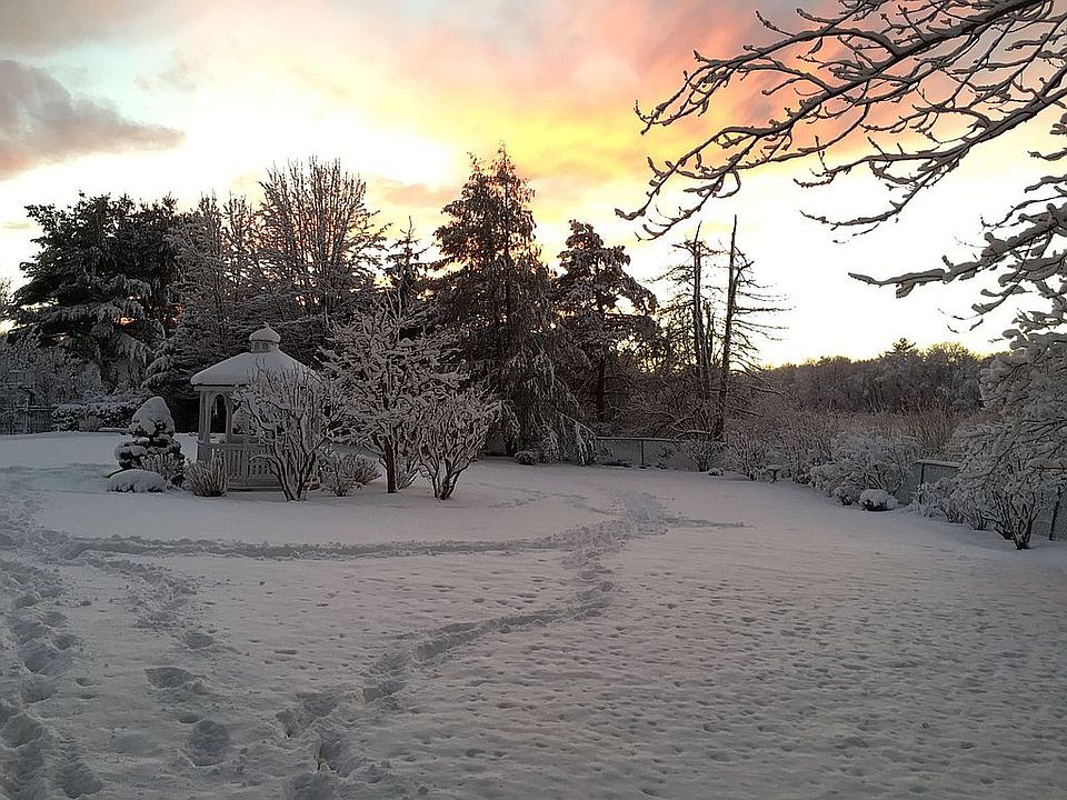 2nd image of 82 Pelham Island Rd