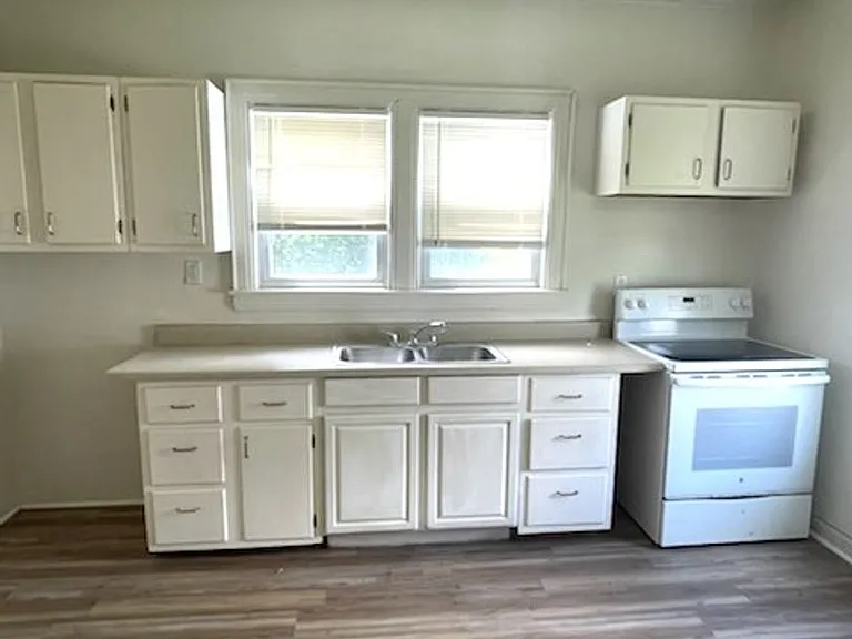 2333 Washington St W — Photo 5
