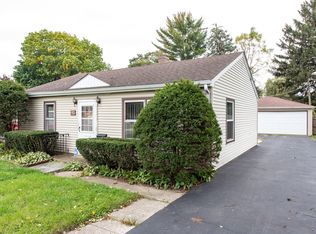 1713 W Dugdale Rd, Waukegan, IL 60085