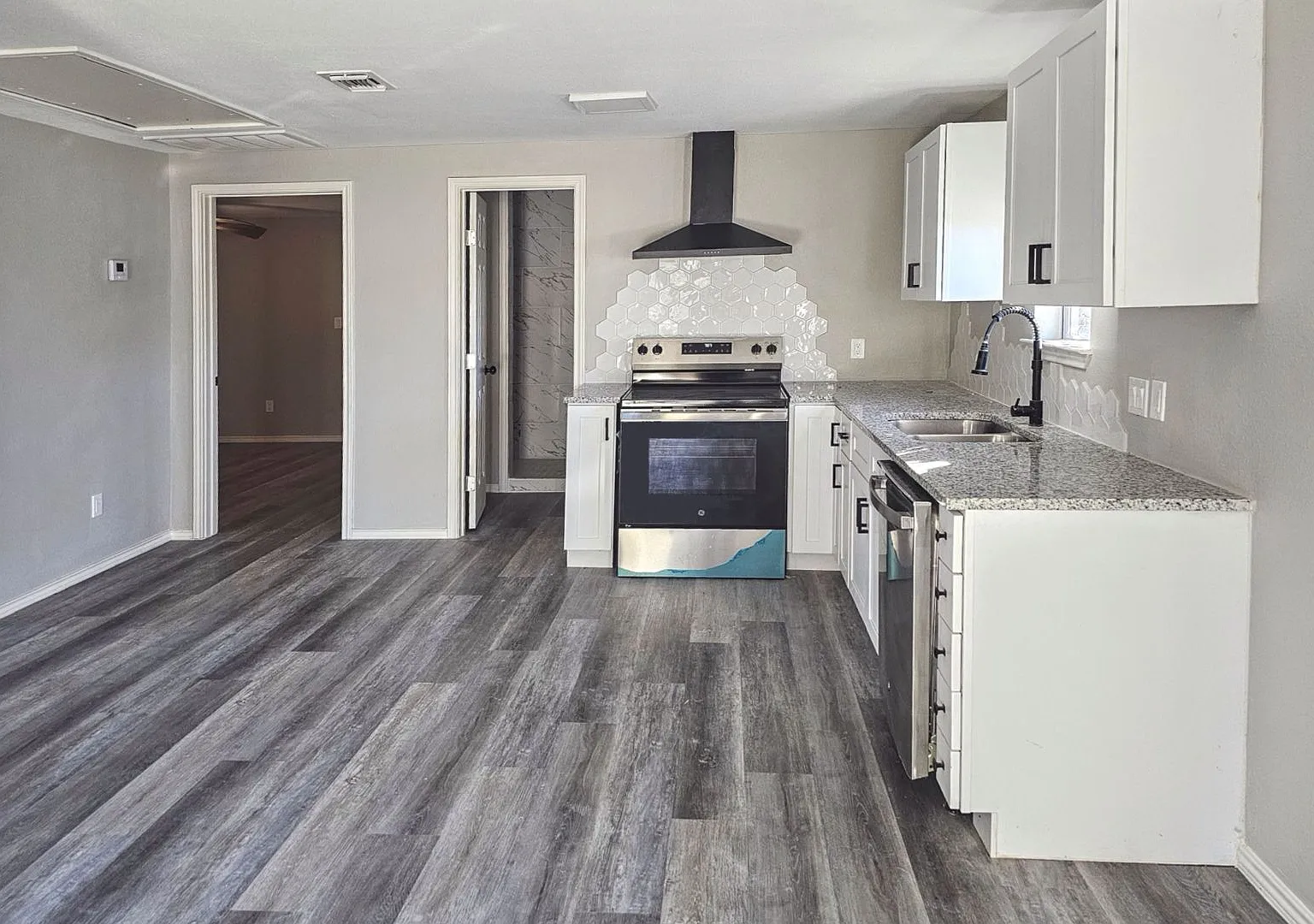 Beautifully Remodeled 3/1.5 Home in Historic Denver Heights with Modern Upgrades and a ParkLike B... — Photo 4