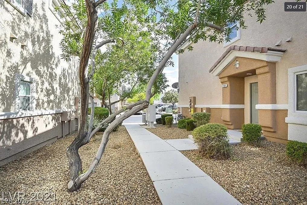 2 bed, 2.0 bath, 1118 sqft, $1,800 — Photo 2