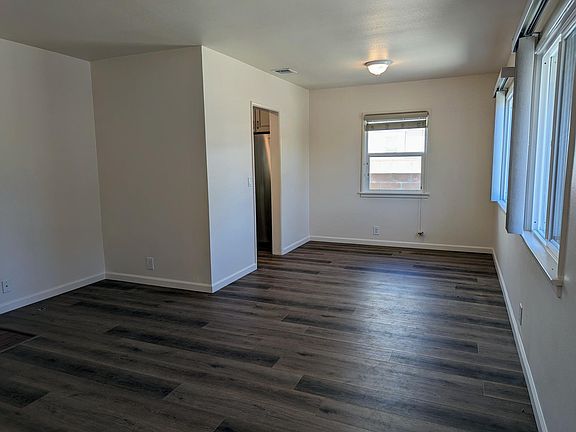 4th image of 1231 E Thackery Ave