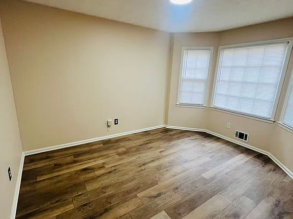 3rd image of 4060 Woodland Dr NW