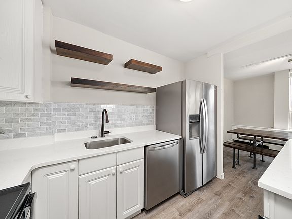 5th image of 1355 N Sandburg Ter #1101D