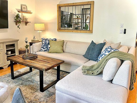 2nd image of 1240 Saint Tropez Cir