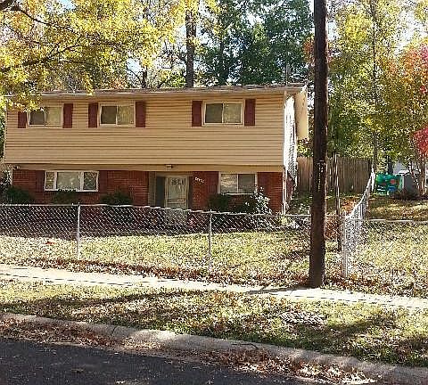 2nd image of 8503 Corona St