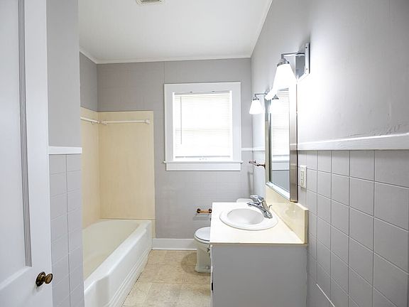 1822-BANK-STREET-bathroom_03262025