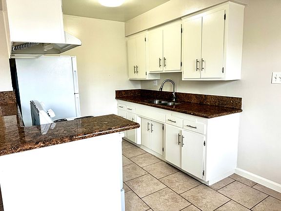3rd image of 912 Gladys Ave APT 6