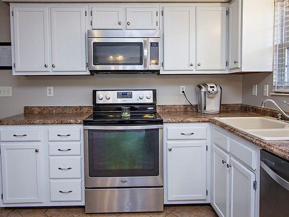 3rd image of 6075 Loganberry Ct
