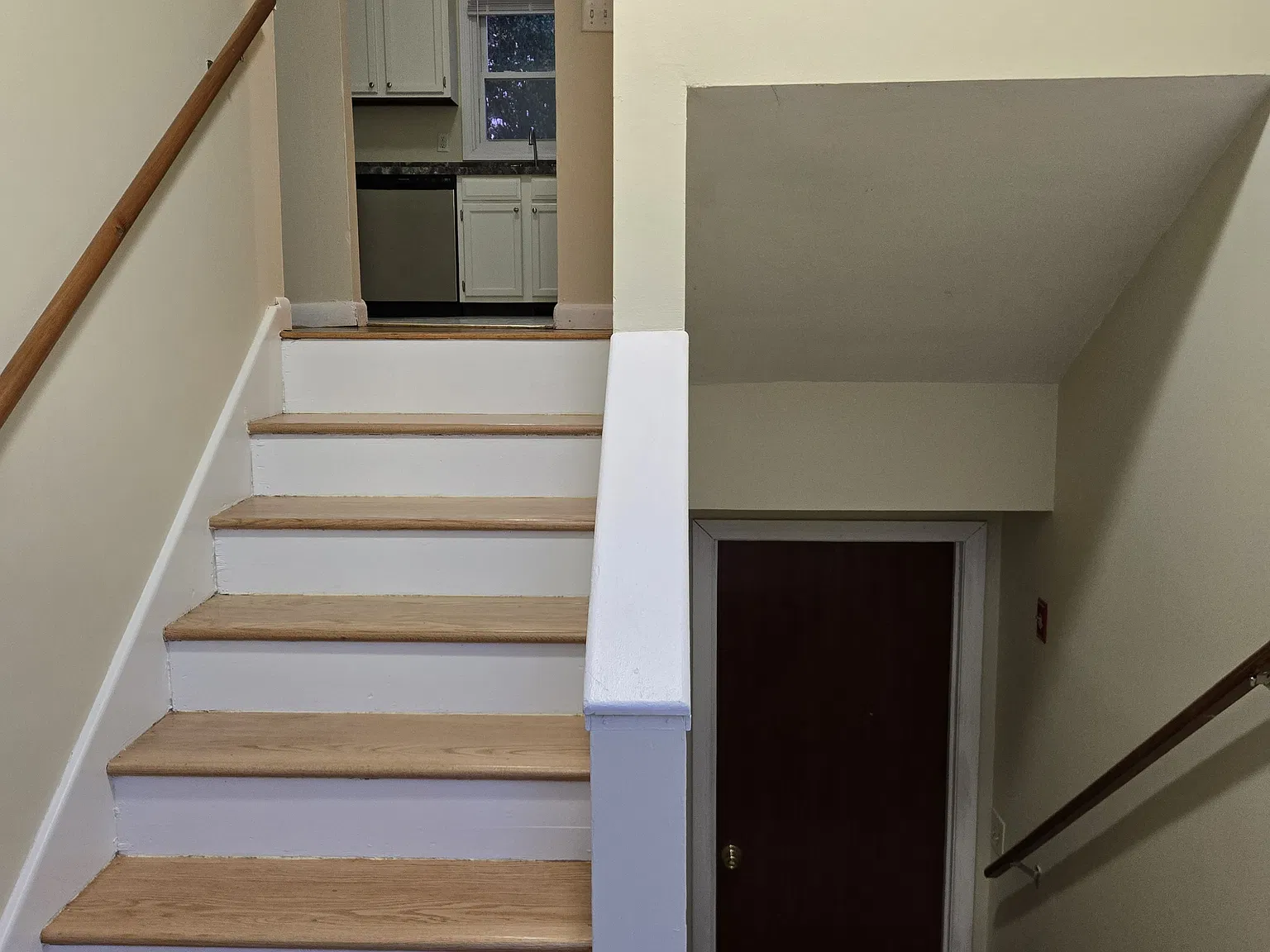 3 bed, 1.5 bath, 1086 sqft, $3,000 — Photo 2