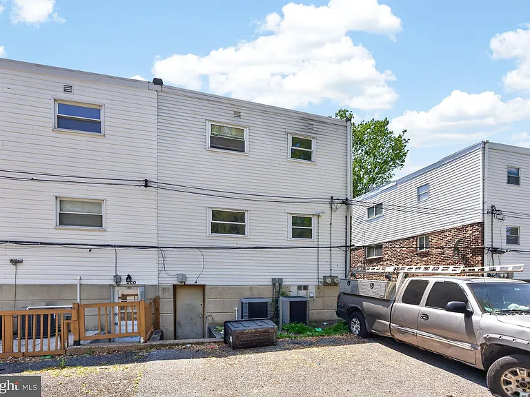 202 Green St — Photo 18