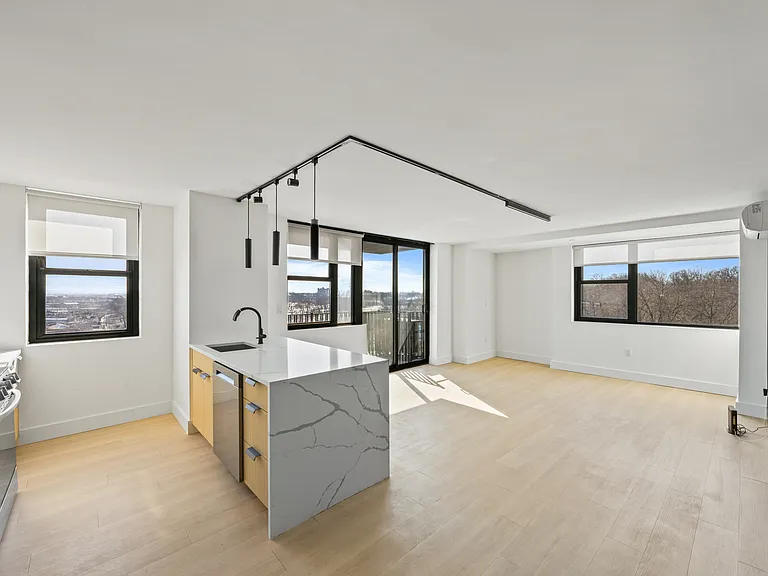 Cosmo 440 Luxury Apartments — Photo 27