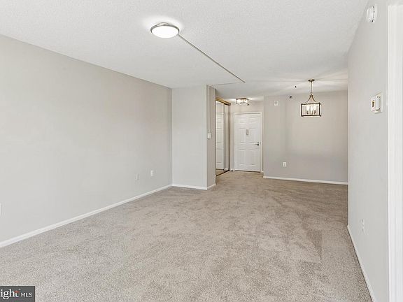 5th image of 15107 Interlachen Dr #2620