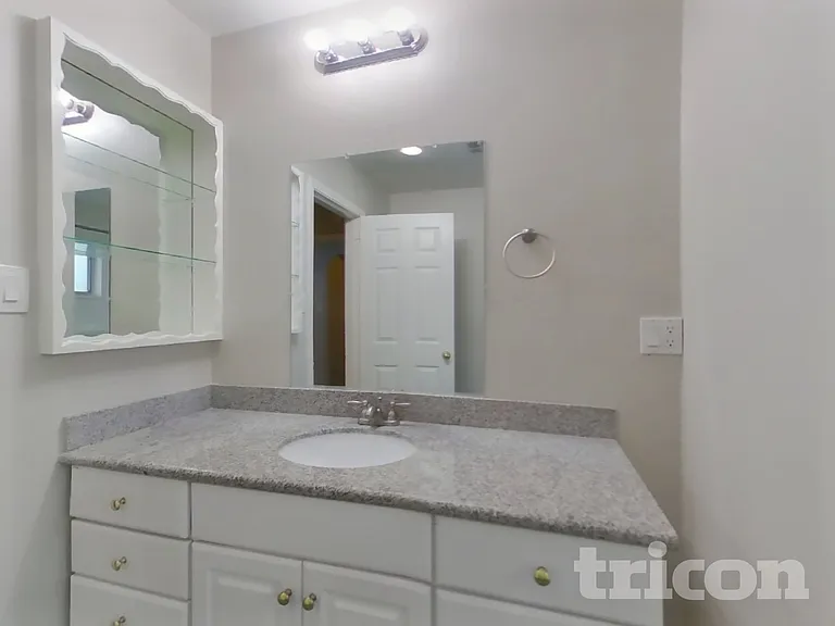 304 Robert St — Photo 10