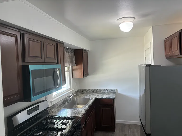 1410 E Madge Ave — Photo 5