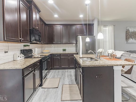 3rd image of 416 Lossie Ln