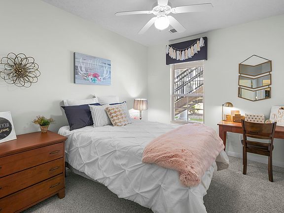 Rest comfortably in your fully furnished bedroom with a spacious queen bed at The Quarters, student housing near UL Lafayette.