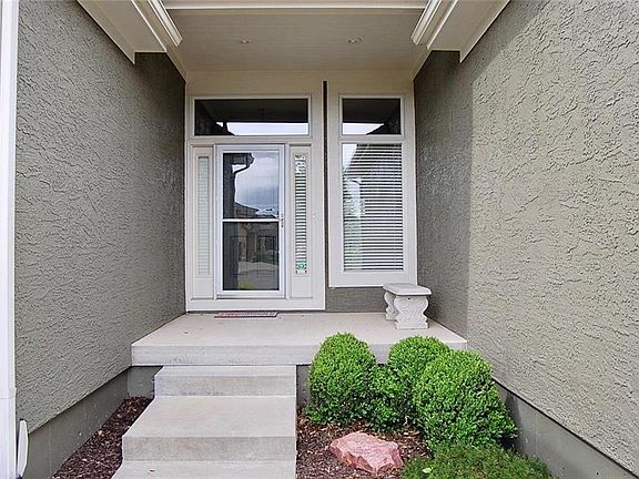 3rd image of 4904 Clubhouse Dr