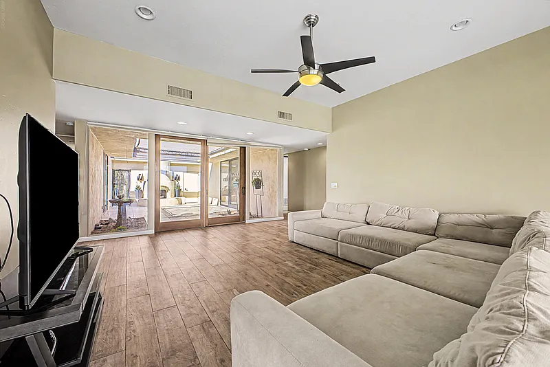 3 bed, 3.0 bath, 2382 sqft, $5,800 — Photo 4