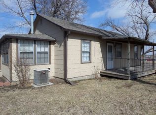 1916 SE 24th St, Topeka, KS 66605