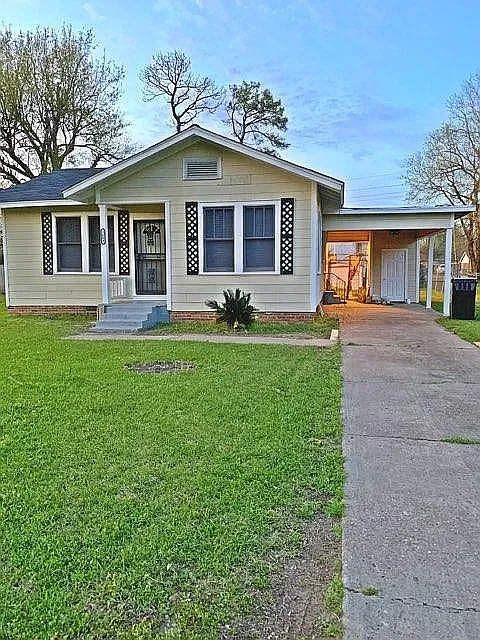 3 bed, 1290 sqft, $900 — Photo 1