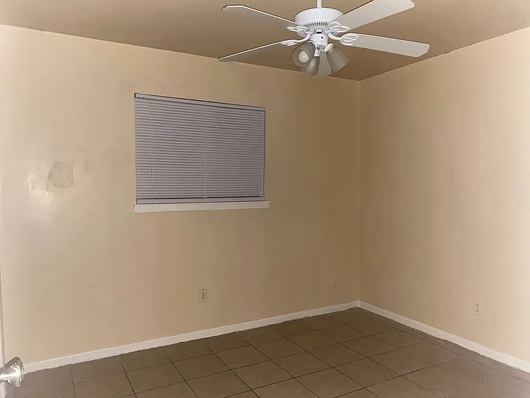 803 W Ave E #8 — Photo 11