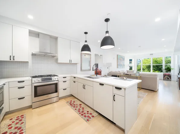 366 6th St #304, Jersey City, NJ 07302