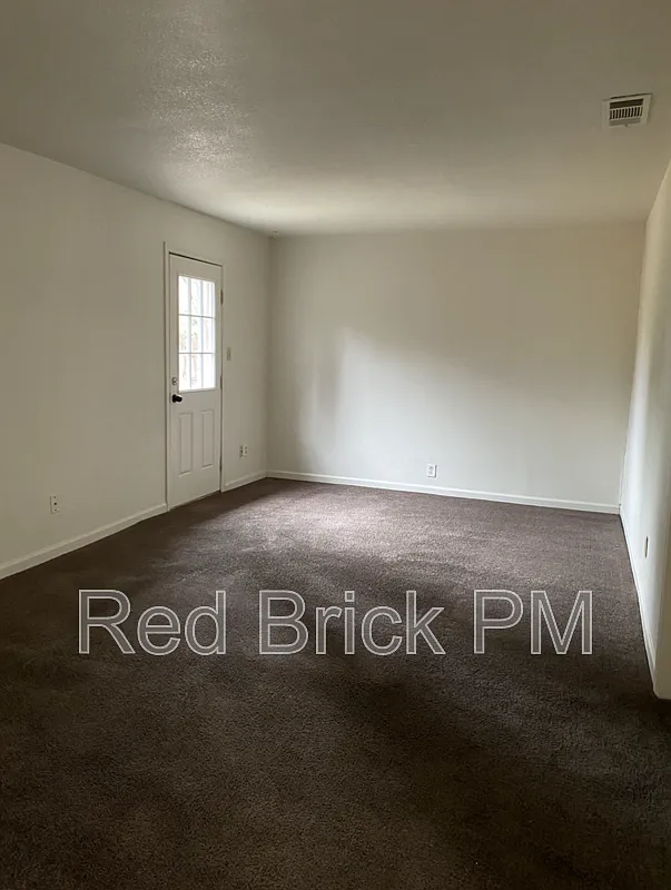 3 bed, 2.0 bath, 1263 sqft, $1,650 — Photo 2