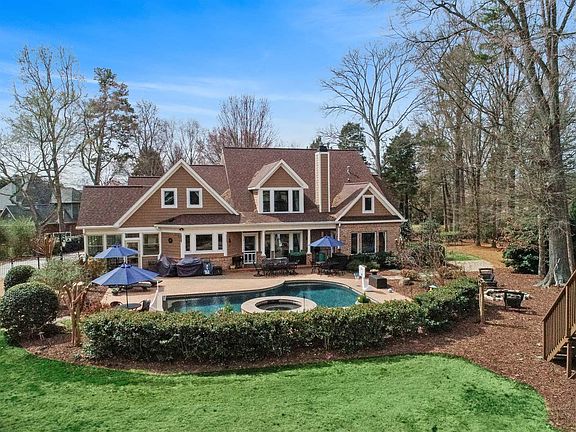 3rd image of 111 Castle Bay Ct