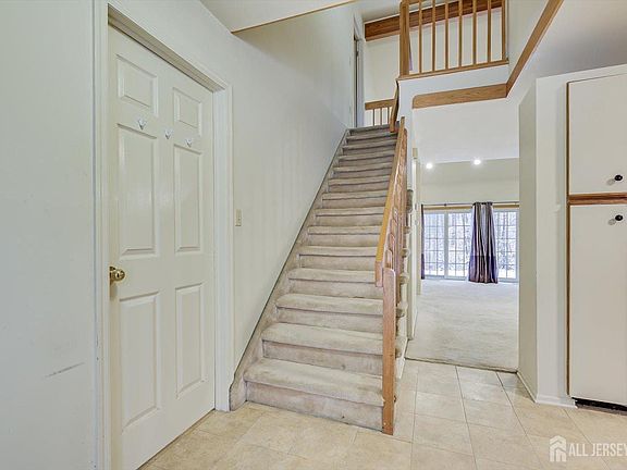 3rd image of 112 Appletree Ct