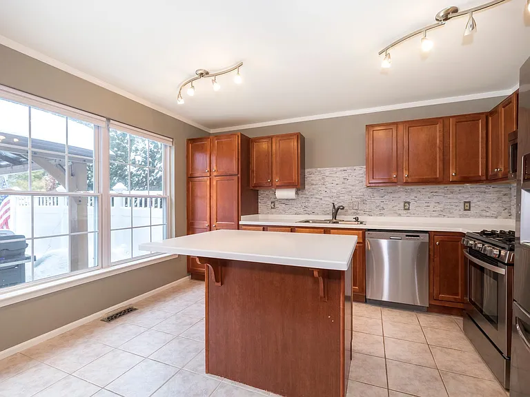 8165 Heritage Dr — Photo 9