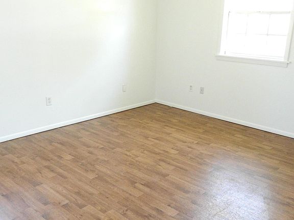 5th image of 109 N McNair St