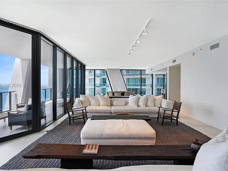 1000 Biscayne Blvd #4401 — Photo 6