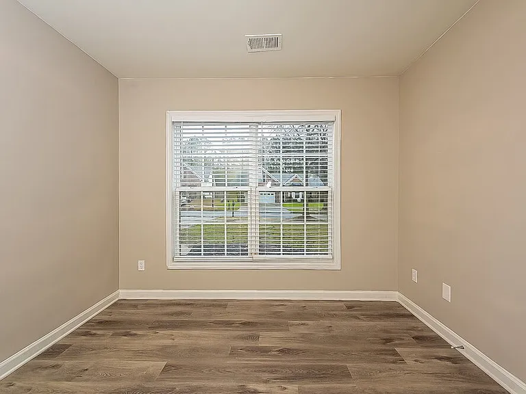 421 Eglington Trl — Photo 13