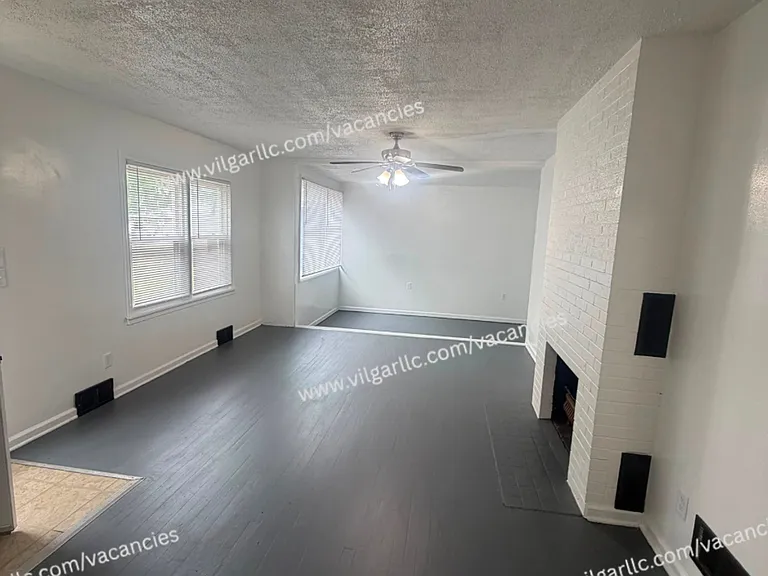 1353 Chase St — Photo 8