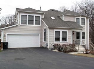 101 Killarney Dr, Niskayuna, NY 12309