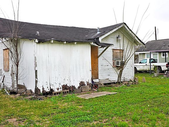 2nd image of 4205 Oats St