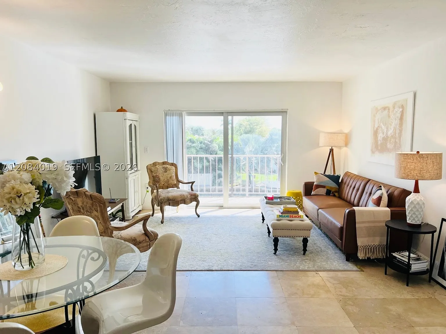 1 bed, 1.5 bath, 1130 sqft, $2,050 — Photo 2