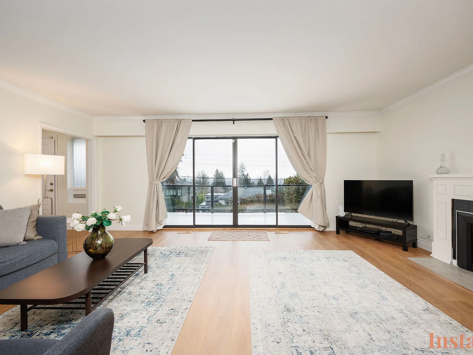5 bed, 2570 sqft, $6,575 — Photo 2