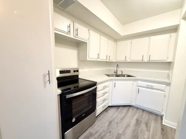 Milton Court, 7630 Milton Ave APT 10, Whittier, CA 90602