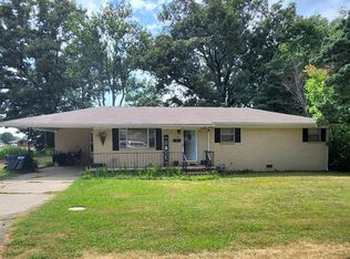 301 W Oak St, Dexter, MO 63841