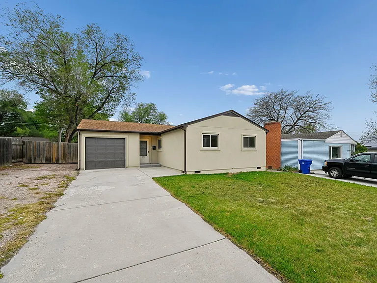 309 Redwood Dr — Photo 1